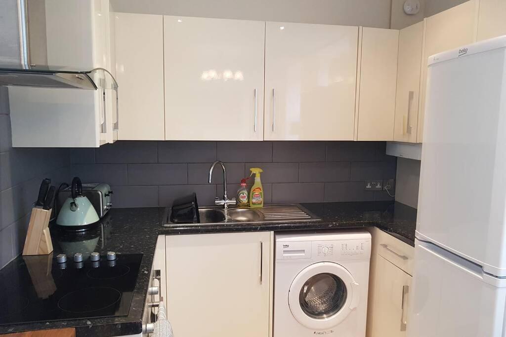 St Ives Apartment Private Parking With Garden 10 Minute Walk Into Town And Beach 外观 照片
