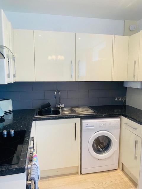 St Ives Apartment Private Parking With Garden 10 Minute Walk Into Town And Beach 外观 照片